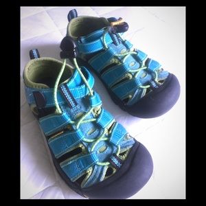 Unisex Keen sandals size 2